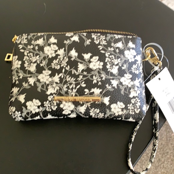 Steve Madden Handbags - Steve Madden clutch 2 zippers